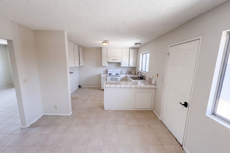 Photo 6 of 23 of 52990 Avenida Diaz, La Quinta, CA