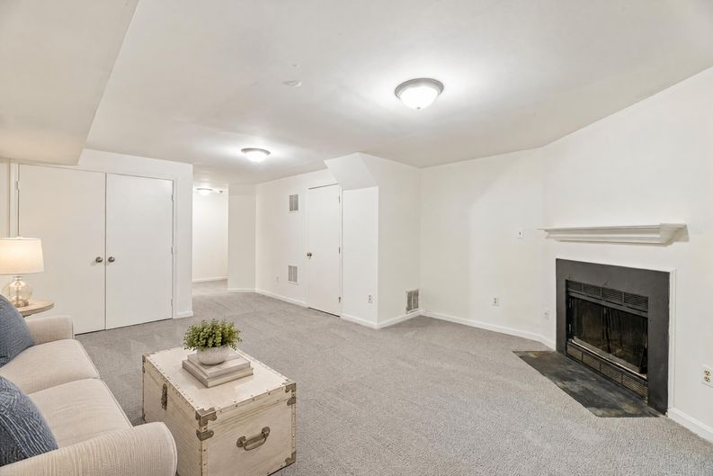 Photo 15 of 37 of 6866 Chasewood Cir, Centreville, VA