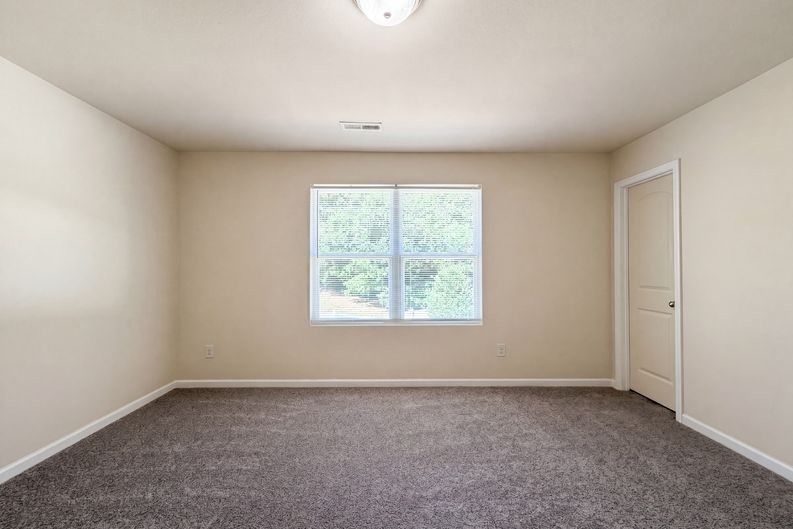 Photo 11 of 23 of 3423 Anita Glen Dr, Greensboro, NC