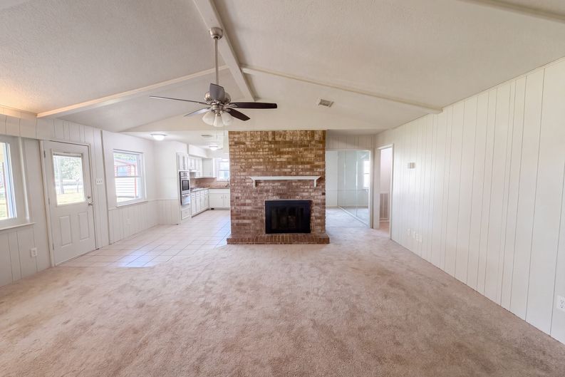 Photo 4 of 19 of 609 Heather Ln, Friendswood, TX