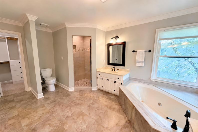 Photo 33 of 58 of 984 Forest Pond Ct, Marietta, GA