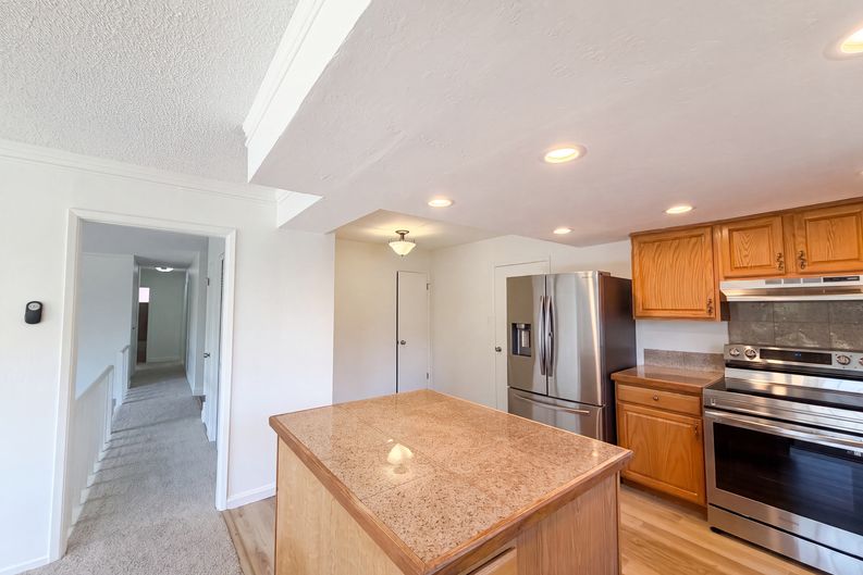 Photo 12 of 41 of 7007 Ursa Pkwy, Sacramento, CA