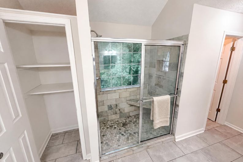 Photo 33 of 50 of 1800 Ivy Stone Ct, Buford, GA
