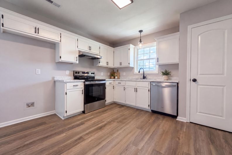 Photo 6 of 19 of 702 S Fayetteville Ave, Dunn, NC