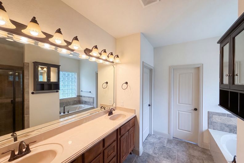 Photo 19 of 25 of 121 Rey Del Mar Cir, Weatherford, TX