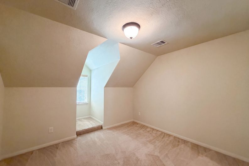 Photo 14 of 25 of 4710 Autumn Pine Ln, Houston, TX