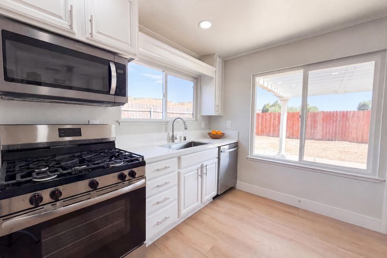 Photo 11 of 25 of 14602 Rosecourt Dr, Canyon Country, CA