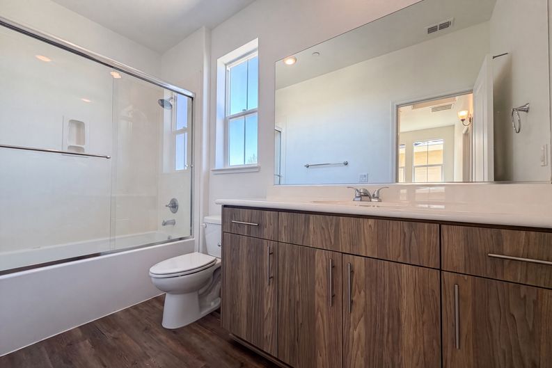 Photo 19 of 30 of 10801 Portico Cir, Rancho Cordova, CA