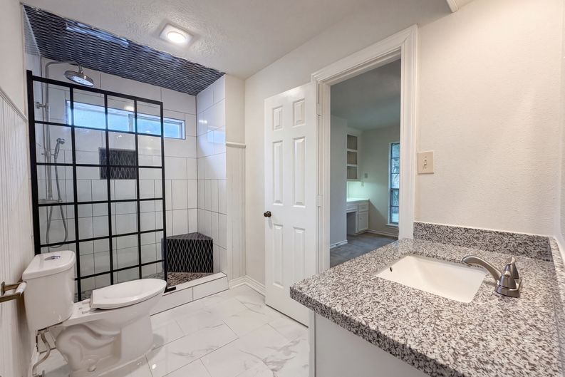 Photo 18 of 27 of 6902 Fawncliff Dr, Houston, TX