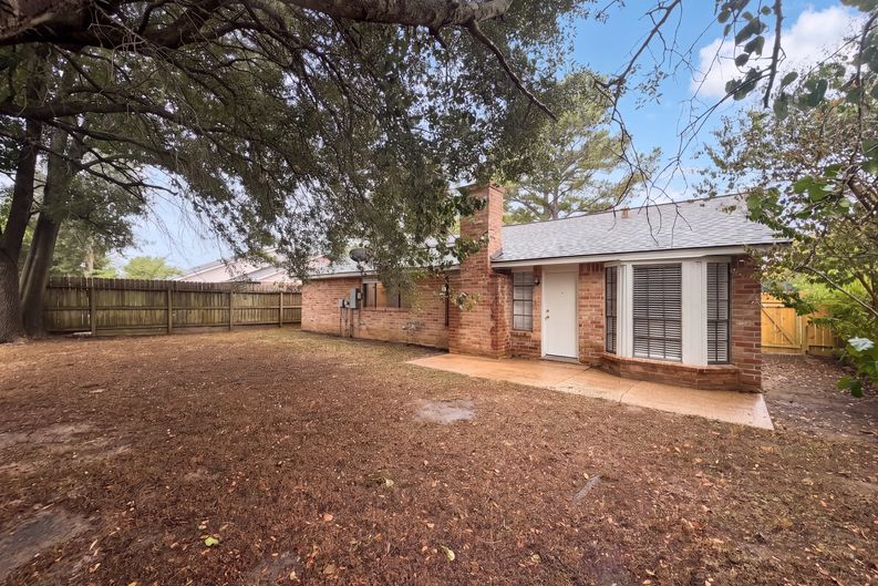 Photo 5 of 19 of 3714 Saint William Ln, Houston, TX