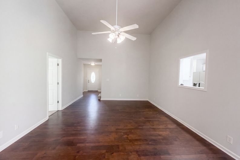 Photo 3 of 24 of 3148 Brook Hill Dr, Clarksville, TN