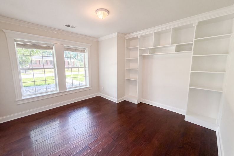 Photo 11 of 20 of 829 W 2nd North St, Summerville, SC