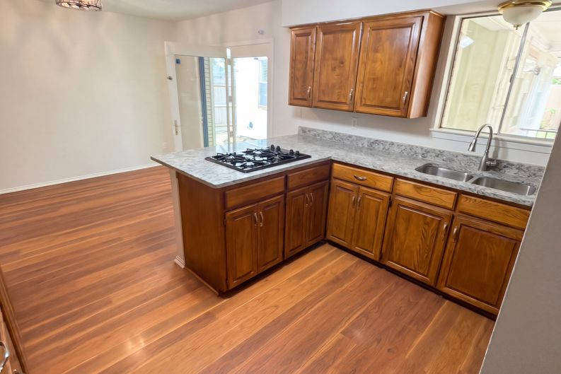 Photo 8 of 27 of 3411 Halifax Dr, Arlington, TX