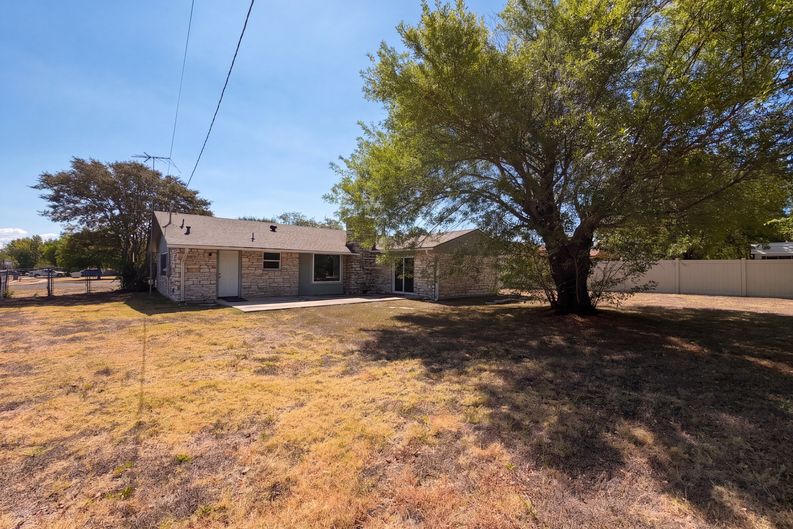 Photo 5 of 17 of 2105 Kirk Ave, Killeen, TX
