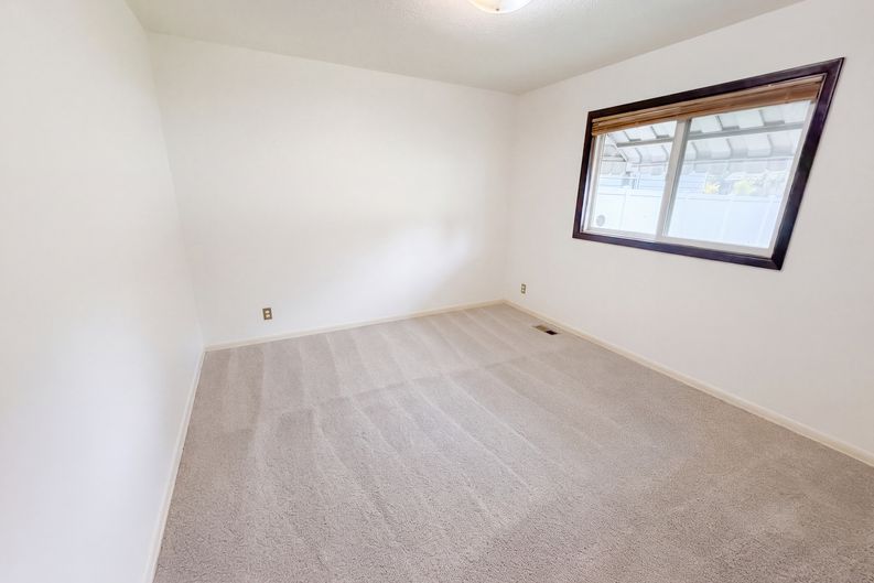 Photo 14 of 23 of 3162 Ashway Dr, Indianapolis, IN