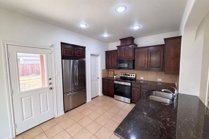 Photo 7 of 21 of 1728 Jacona Trl, Fort Worth, TX