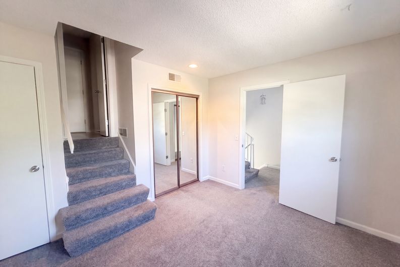 Photo 4 of 21 of 10002 W 86th St, Overland Park, KS