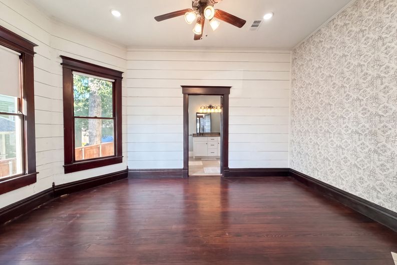 Photo 9 of 14 of 712 S Crockett St, Sherman, TX