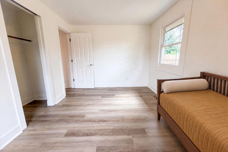 Photo 9 of 16 of 11650 NE Glisan St, Portland, OR