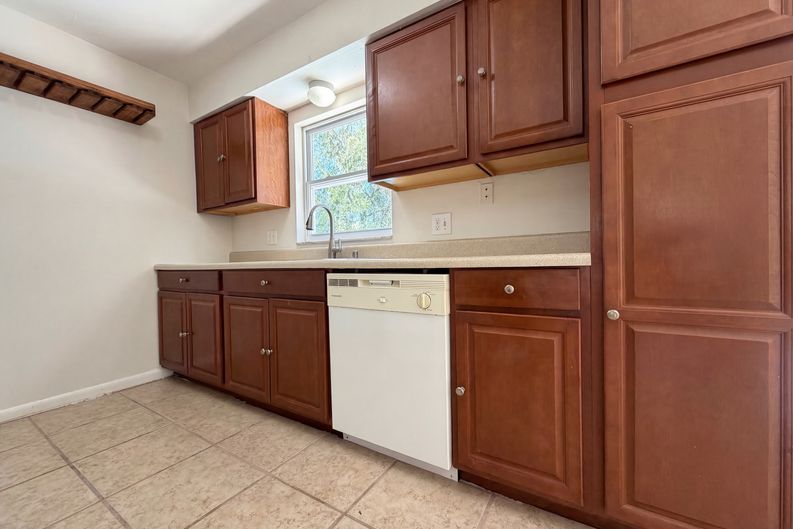 Photo 14 of 24 of 909 Winchester Ct, Brandon, FL