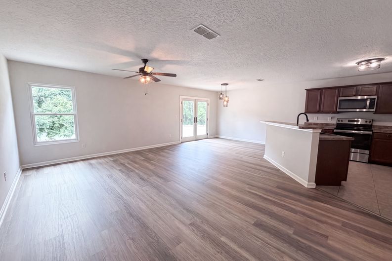 Photo 3 of 18 of 7428 Sweet Rose Ln, Jacksonville, FL