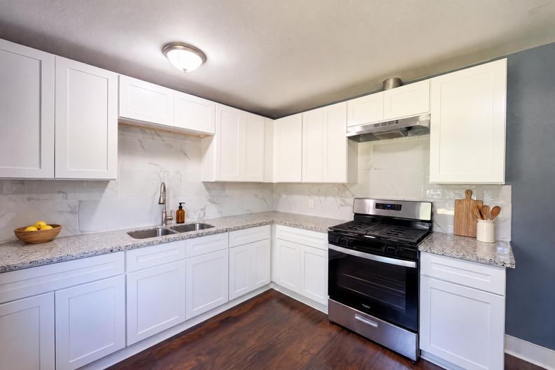 Photo 3 of 27 of 7405 Sterlingshire St, Houston, TX