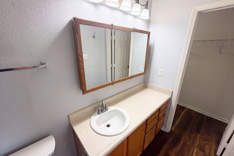 Photo 16 of 27 of 14301 Weeping Cherry Dr, Fishers, IN