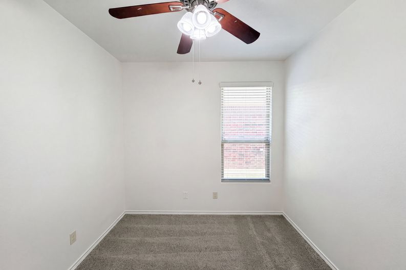 Photo 16 of 20 of 1108 Edgewater Dr, Azle, TX