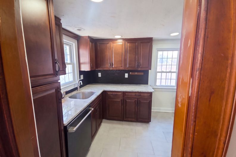 Photo 3 of 19 of 1026 Forbes St, East Hartford, CT