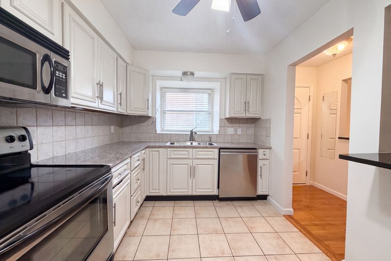 Photo 11 of 20 of 1154 Rue La Chelle Walk, Saint Louis, MO
