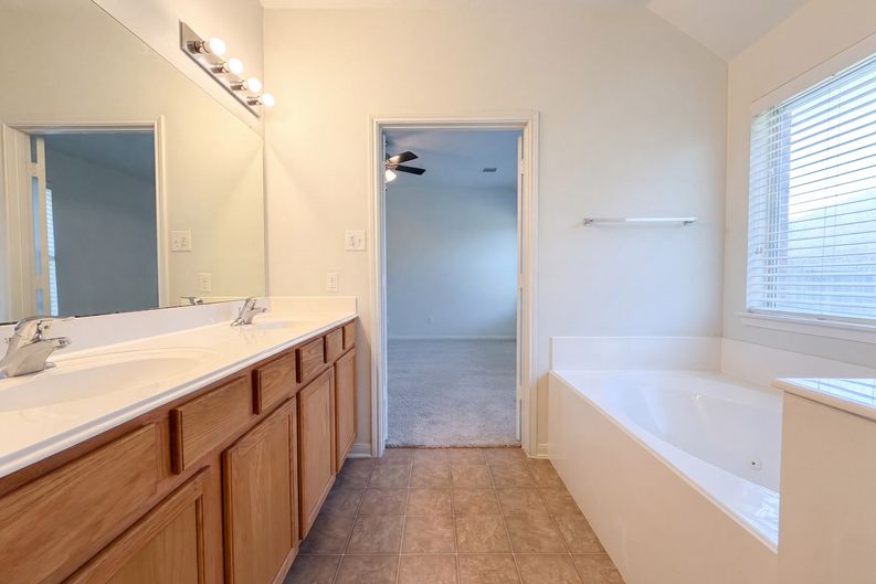 Photo 11 of 21 of 11327 Grass Lake Ln, Richmond, TX