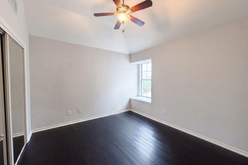 Photo 16 of 27 of 7707 Windmere Ct, Irving, TX