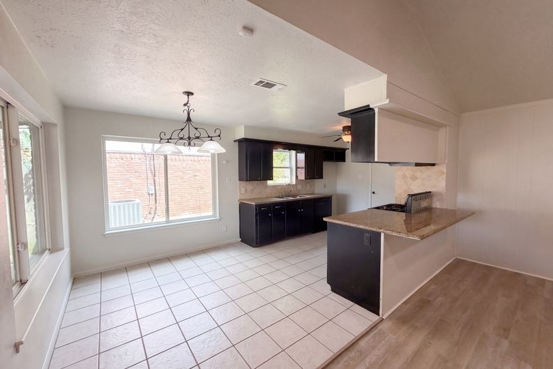 Photo 6 of 18 of 3206 Brookdale Ct, Deer Park, TX