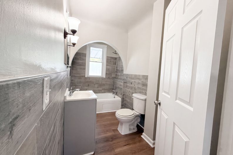 Photo 11 of 20 of 6455 Norborne Ave, Dearborn Heights, MI