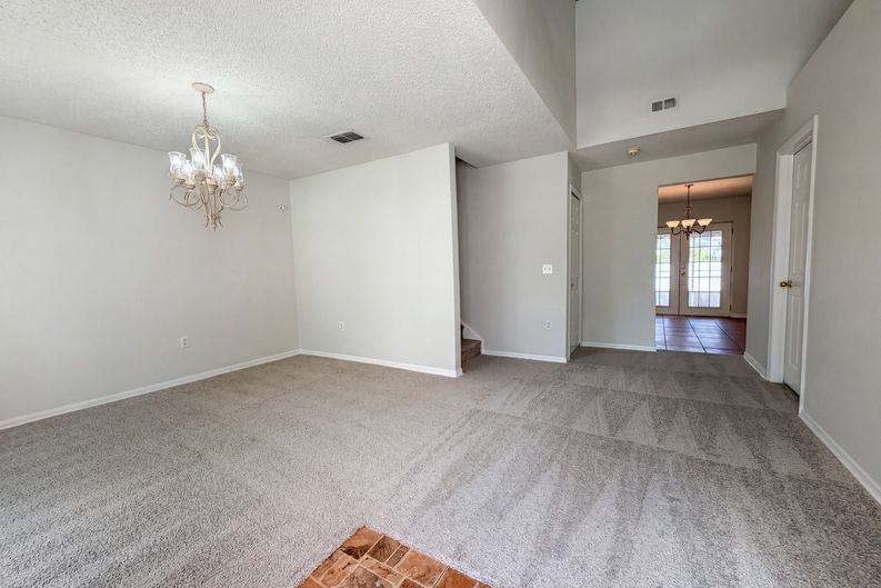 Photo 10 of 26 of 2158 Willesdon Dr W, Jacksonville, FL