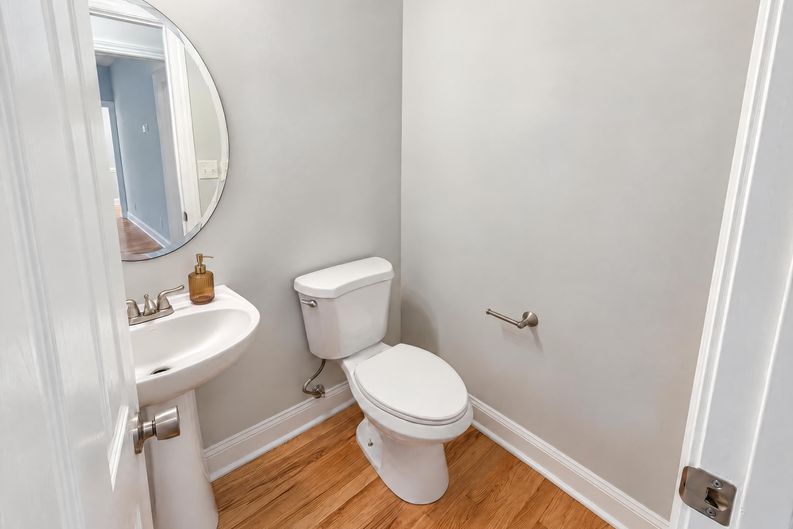 Photo 11 of 29 of 2916 Woodslope Dr, Raleigh, NC
