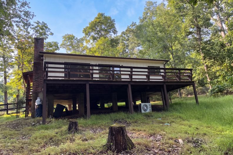 Photo 5 of 23 of 816 Hilltop Ln, Mount Jackson, VA