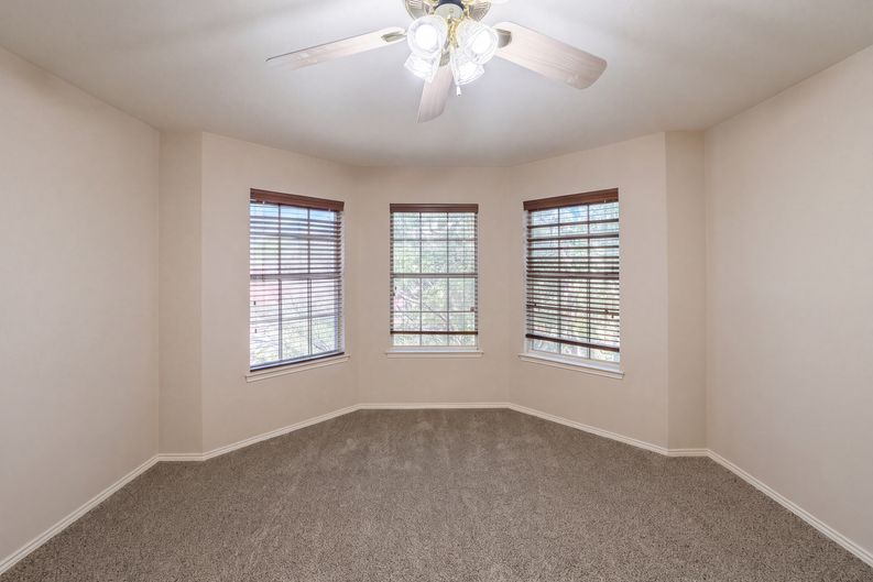 Photo 17 of 27 of 106 Forestview Rd, Hickory Creek, TX