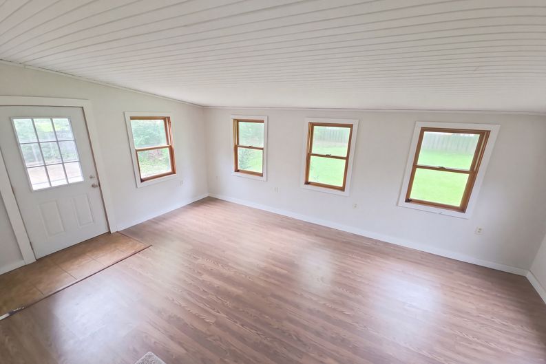 Photo 17 of 50 of 211 Roshon Dr, Medina, OH