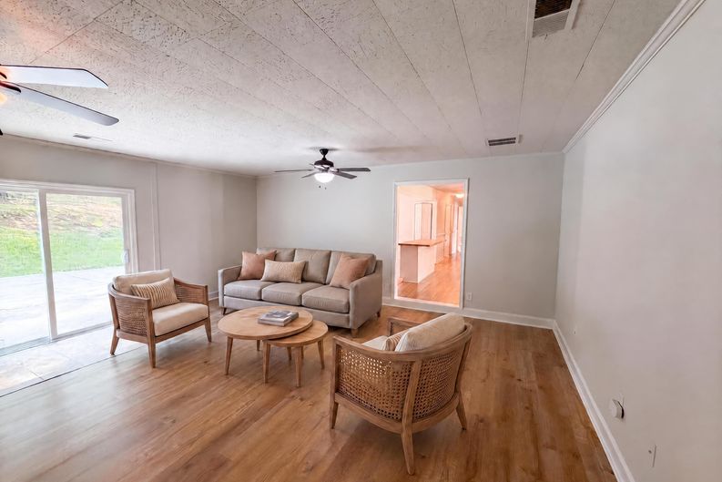 Photo 7 of 17 of 529 Timberlane Dr, Mount Holly, NC