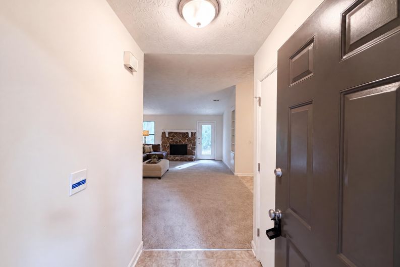 Photo 6 of 20 of 670 Marsh Ct, Jonesboro, GA