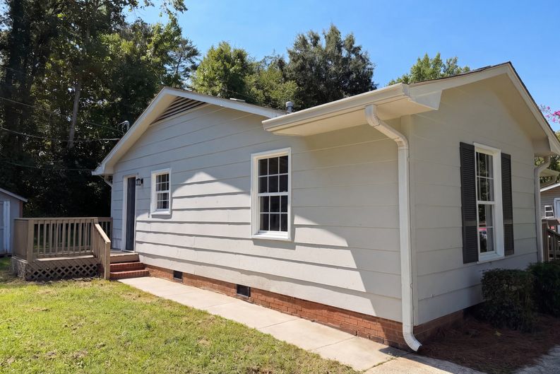 Photo 16 of 18 of 4154 Edgeware Rd, Winston Salem, NC