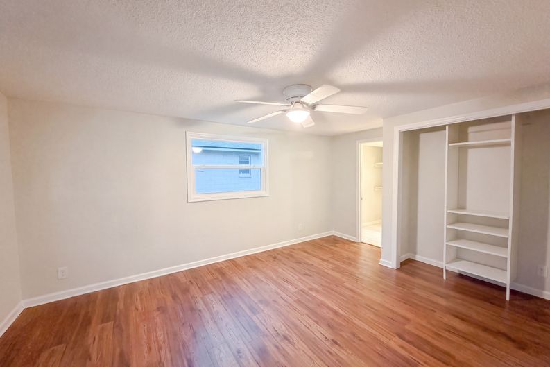 Photo 4 of 20 of 3004 Hunkin Cir, Deltona, FL