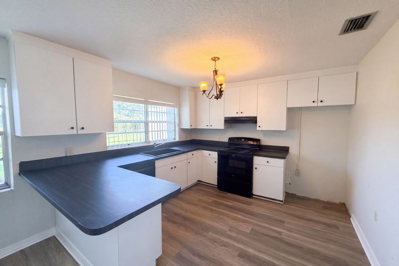 Photo 16 of 21 of 1305 W Spencer St, Plant City, FL