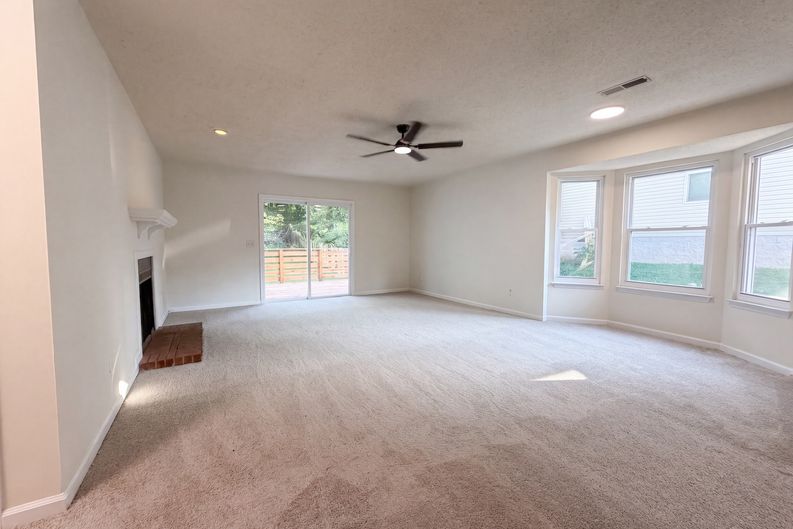 Photo 3 of 16 of 3363 Lakeside Pl, Hermitage, TN