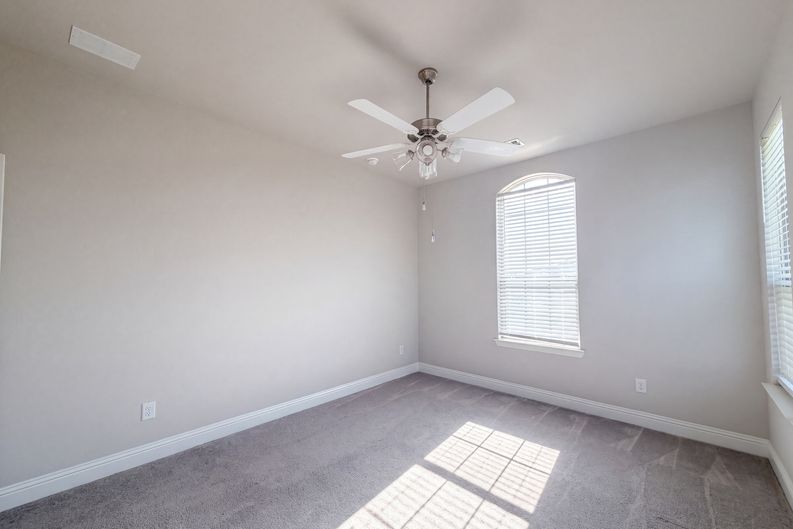 Photo 17 of 46 of 1208 Redbud St, Howe, TX