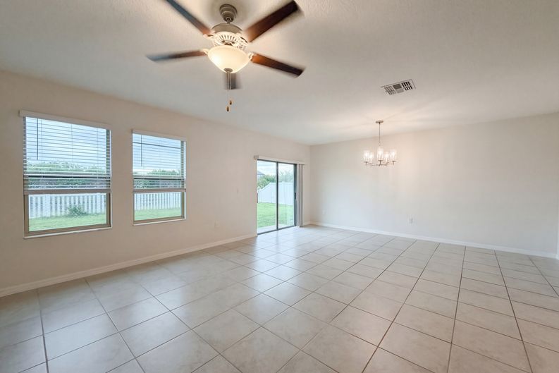 Photo 3 of 42 of 11849 Blackeyed Susan Dr, Riverview, FL