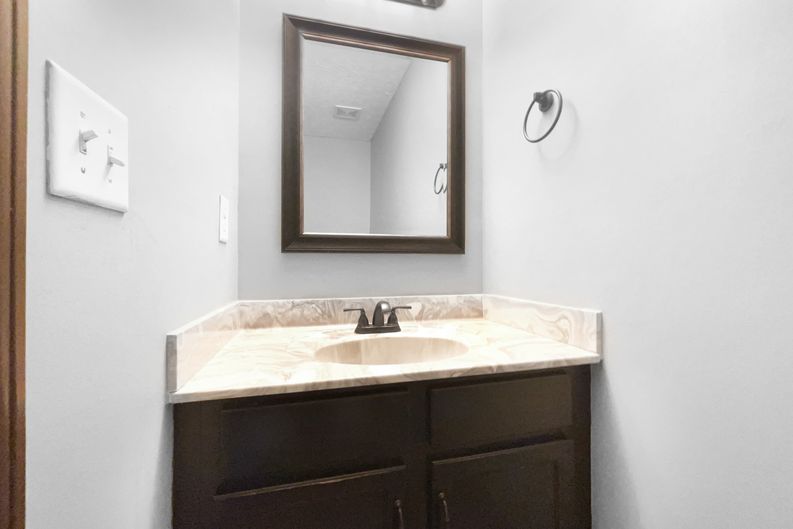 Photo 8 of 26 of 1450 Raven Rd, Clarksville, TN