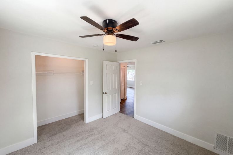 Photo 12 of 21 of 2596 38th Ave N, Saint Petersburg, FL