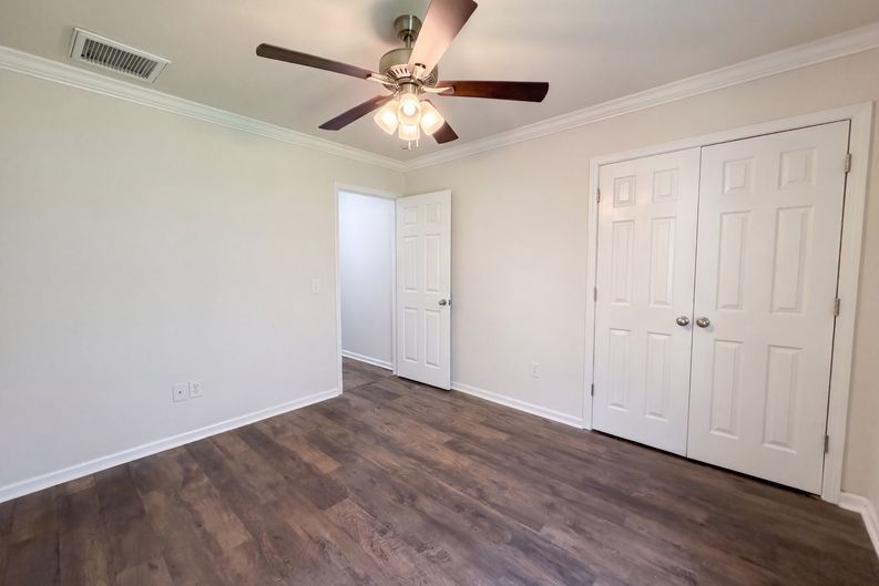 Photo 9 of 17 of 211 Emerald Isle Dr, Moncks Corner, SC
